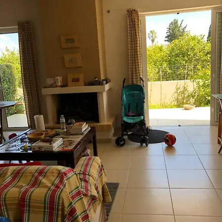 Spacious Near The * Kato Diminio